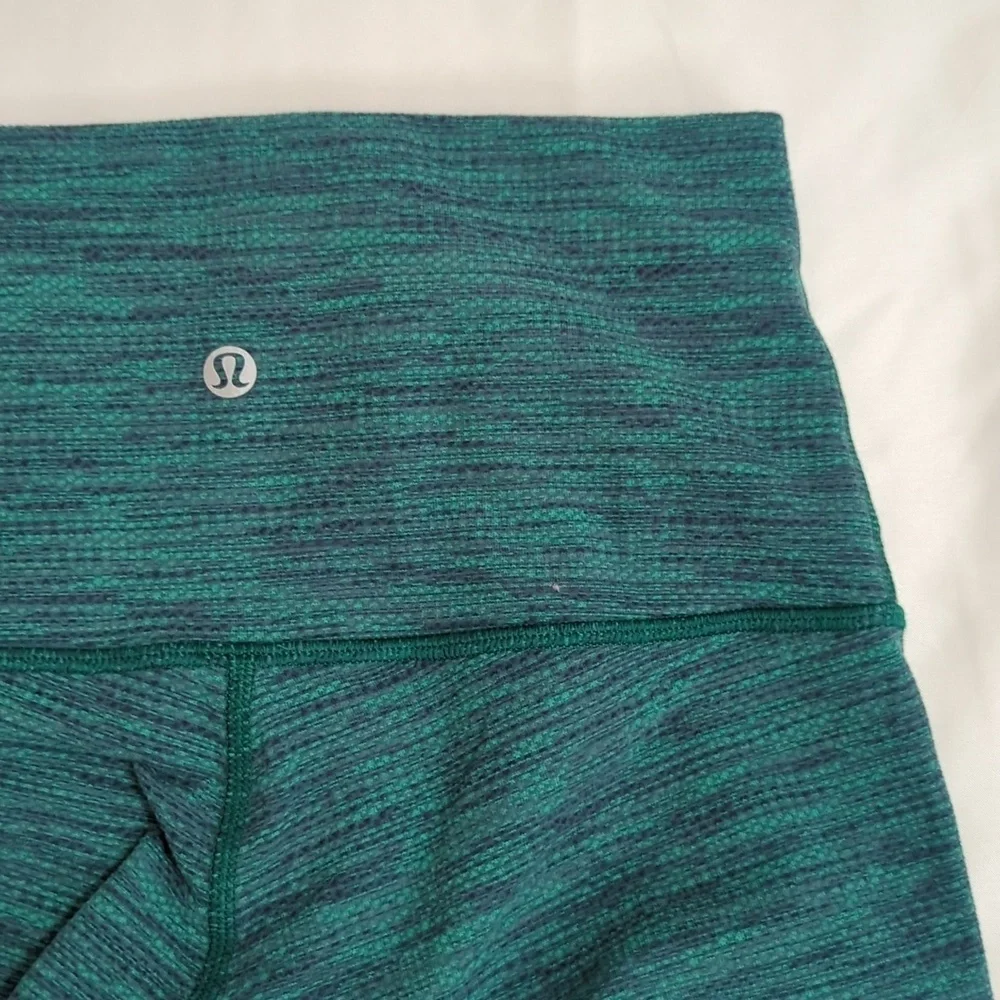 Lululemon Wunder Under Crop, Color Diamond Jacquard Teal Size 4
